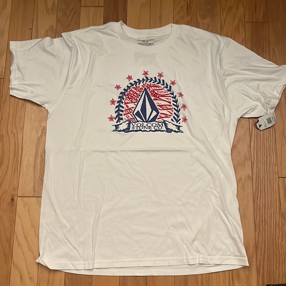 NWT Men’s XL Volcom S/S “Huskerdant” t-shirt w/a white base/red/white & blue. - Picture 1 of 5